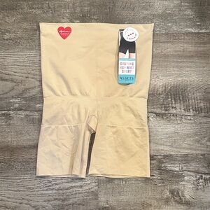 NWT‎ Assets By Spanx Remarkable Results Tan High Waisted Shaping Shorts